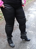 my_thick_legs_in_shiny_pants (2/3)