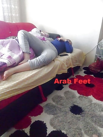 Arab_Girls_Sluts_Feet_To_Workship_Lick_Smeel_And_Fuck (8/11)