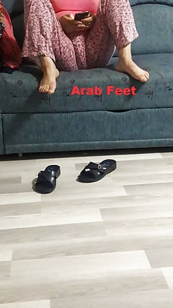 Arab_Girls_Sluts_Feet_To_Workship_Lick_Smeel_And_Fuck (4/11)