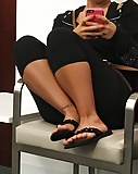 Candid_Feet_and_Legs _Mature (19/31)