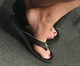 Candid_Feet_and_Legs _Mature (9/31)