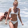 Miley_Cyrus_wears_a_white_bikini_on_the_beach (4/17)