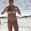 Hot_mom_stripping_on_the_beach (18/24)