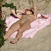Nude_chick_takes_the_sunbath (5/41)