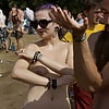 Nude_teen_girls_and_boys_having_fun_at_the_festival (16/39)