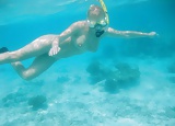 Naked_and_fucked_underwater_3 (17/22)