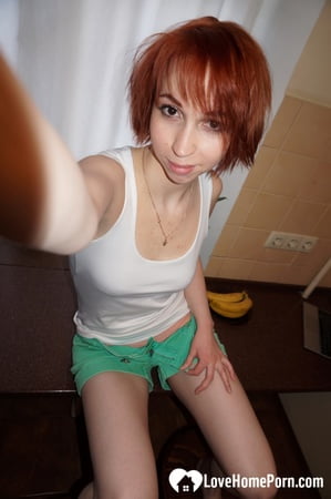 Beautiful_redhead_knows_how_to_highlight_her_goods (10/12)