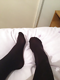 pics_of_scottish_female_legs feet_in_tights stockings_3 (3/33)