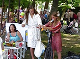 Two_teens_participated_at_Amsterdam_nude_bike_ride (2/11)