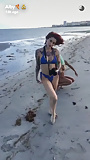 Teens_with_amazing_bodies_taking_pics_on_the_beach (6/13)