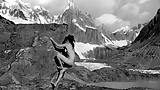 Nude_girls_mountain_climbing (10/16)