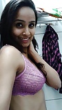 Cute_Desi_Indian_Girlfriend_showing_it_all (6/8)