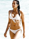 Padma_Lakshmi_in_white_bikini_ (21/24)